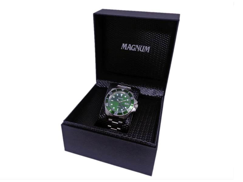 Relógio masculino Magnum prata, mostrador verde, analógico, com calendário.